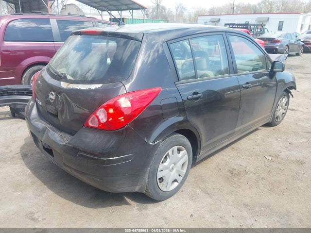 Nissan Versa 1.8s