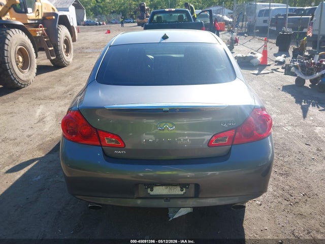 INFINITI Q40