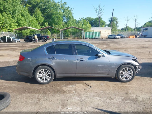 INFINITI Q40