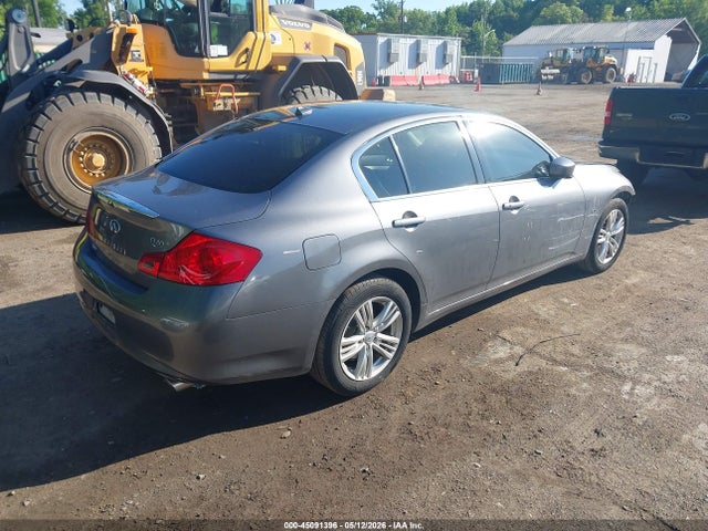 INFINITI Q40