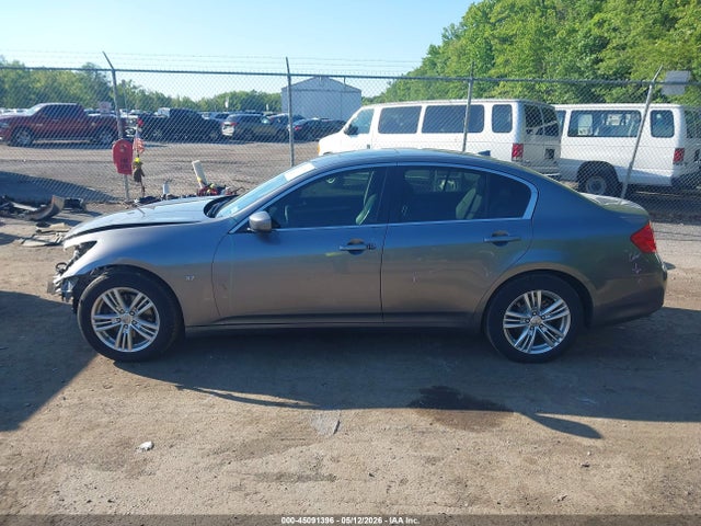INFINITI Q40