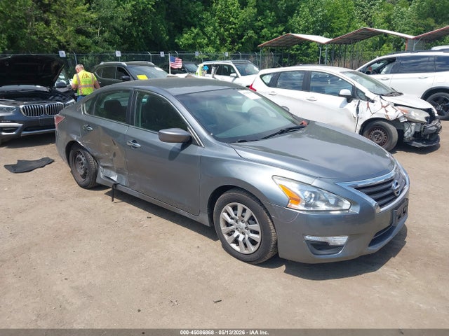Salvage Nissan Altima Image