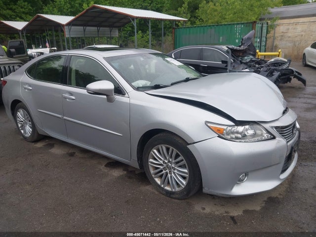Salvage Lexus Es Image