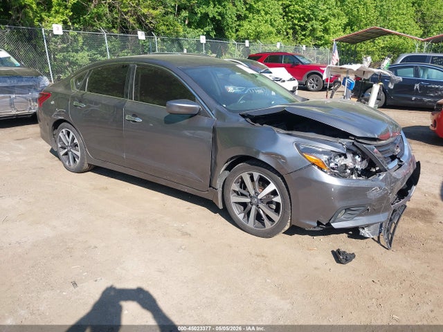 Salvage Nissan Altima Image