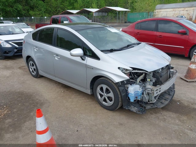Salvage Toyota Prius Image