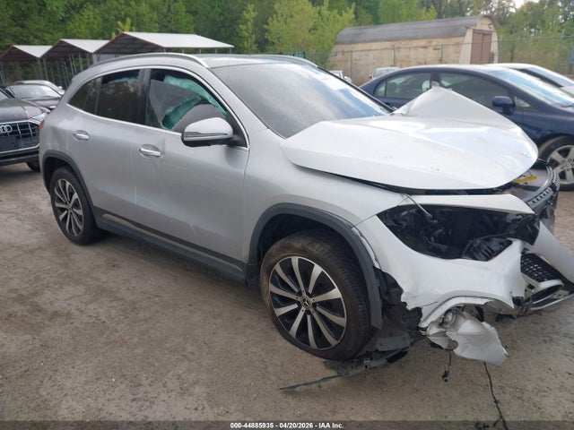 Salvage Mercedes-Benz GLA Image