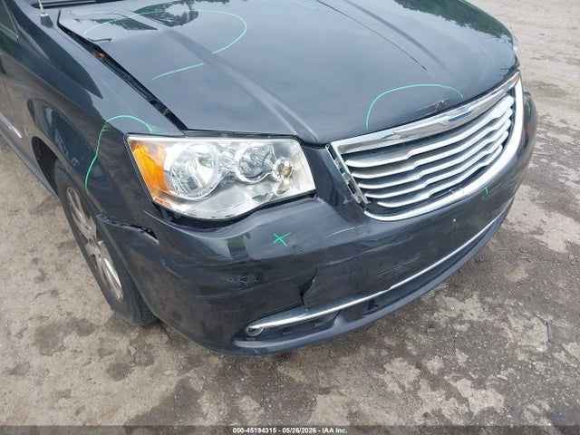 Chrysler Town & Country Touring