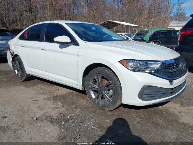 Salvage Volkswagen Jetta Image