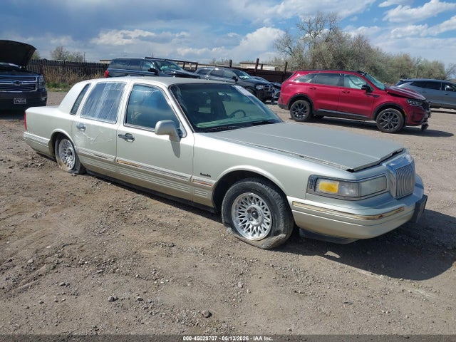 Salvage Lincoln Towncar Image