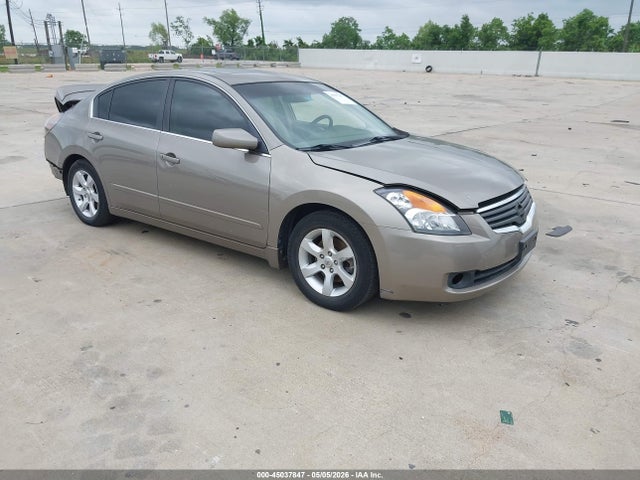 Salvage Nissan Altima Image