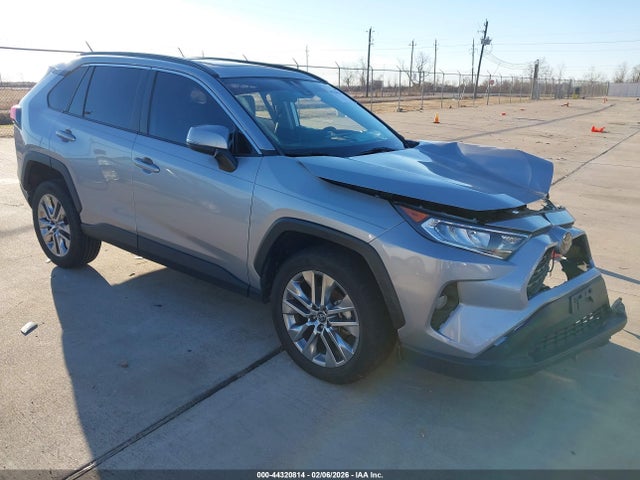 Salvage Toyota RAV4 Image