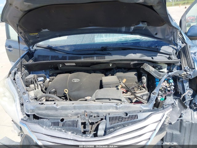 Toyota Sienna Xle 8 Passenger