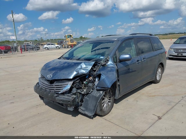 Toyota Sienna Xle 8 Passenger