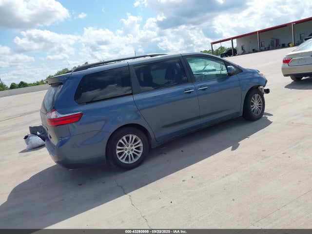 Toyota Sienna Xle 8 Passenger