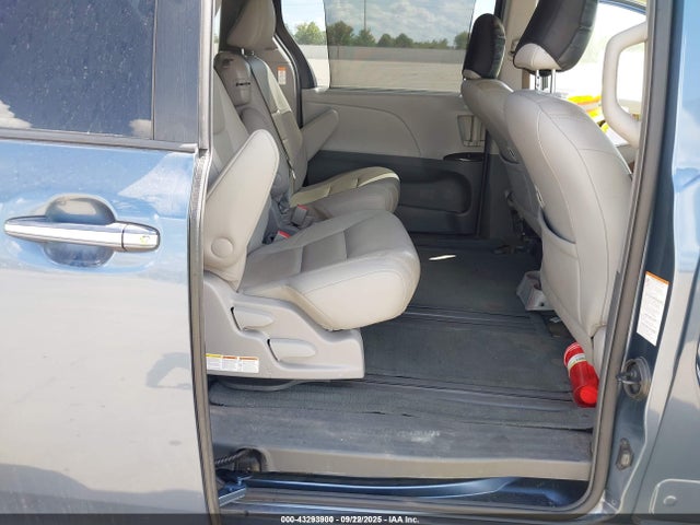 Toyota Sienna Xle 8 Passenger