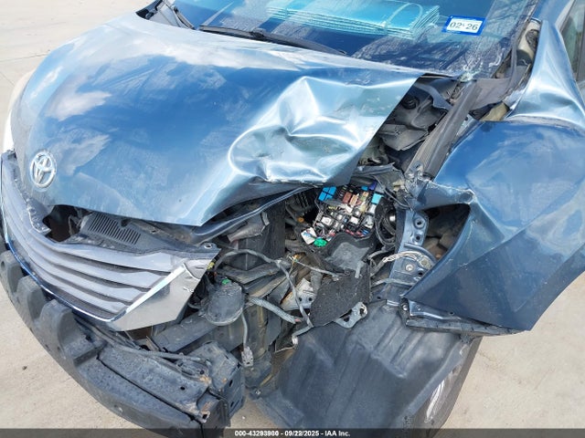 Toyota Sienna Xle 8 Passenger