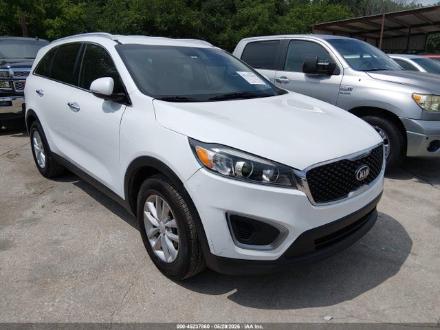 Salvage Kia Sorento Image