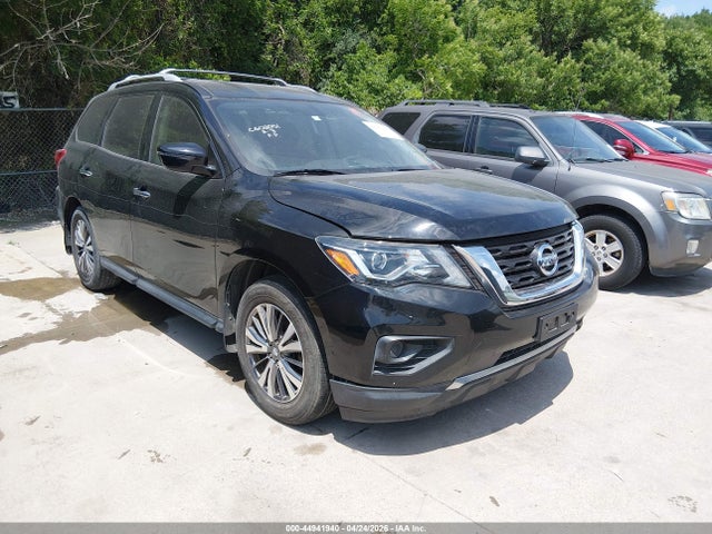 Salvage Nissan Pathfinder Image