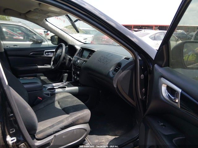 Nissan Pathfinder S