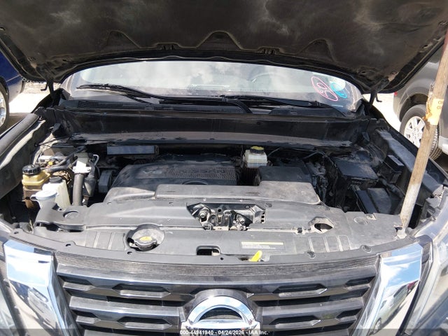 Nissan Pathfinder S