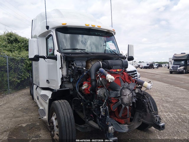 Salvage Peterbilt 579 Image