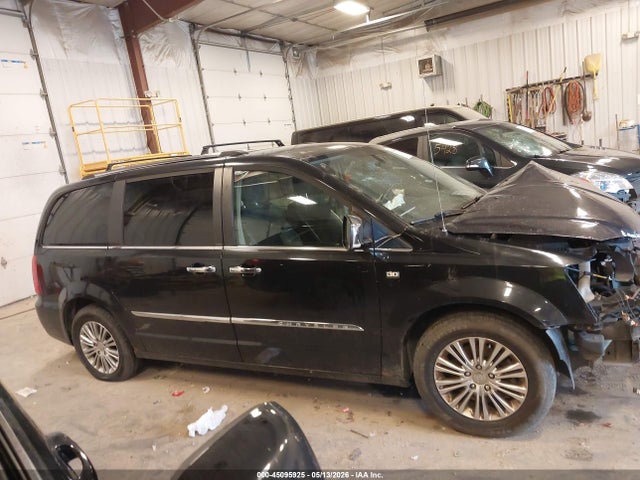 Chrysler Town & Country Touring-l 30th Anniversary