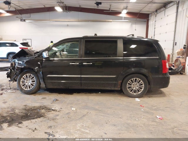 Chrysler Town & Country Touring-l 30th Anniversary