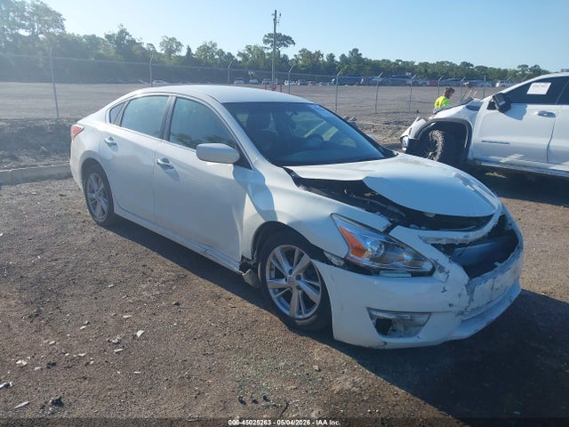 Salvage Nissan Altima Image