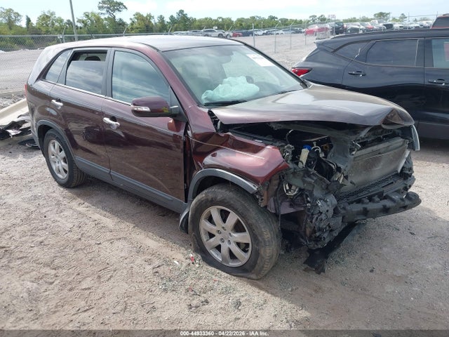 Salvage Kia Sorento Image