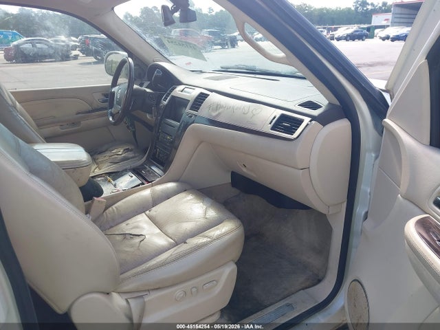 Cadillac Escalade Standard