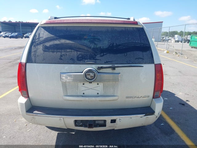 Cadillac Escalade Standard