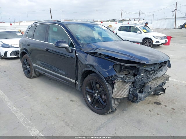 Salvage Volkswagen Touareg Image