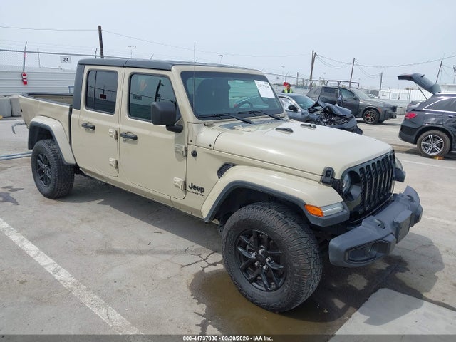 Salvage Jeep Gladiator Image