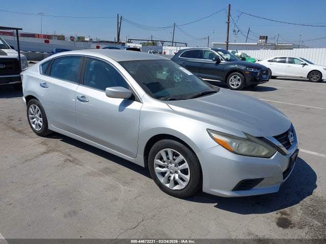Salvage Nissan Altima Image
