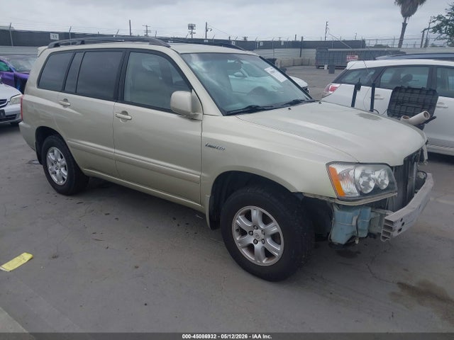 Salvage Toyota Highlander Image