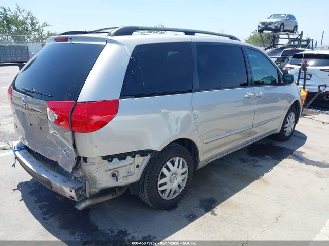 Toyota Sienna Le