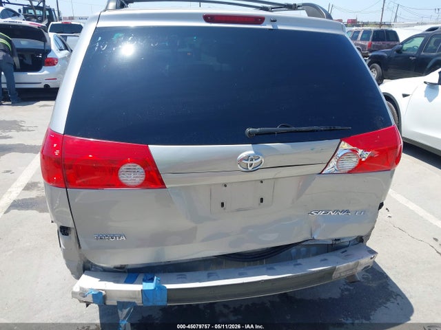Toyota Sienna Le
