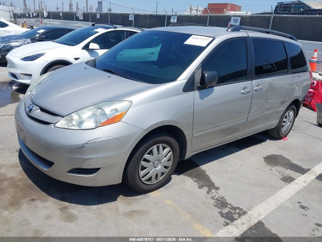 Toyota Sienna Le
