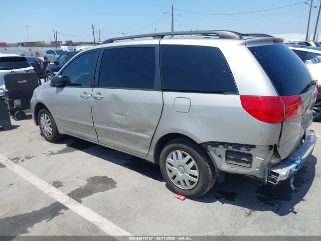Toyota Sienna Le