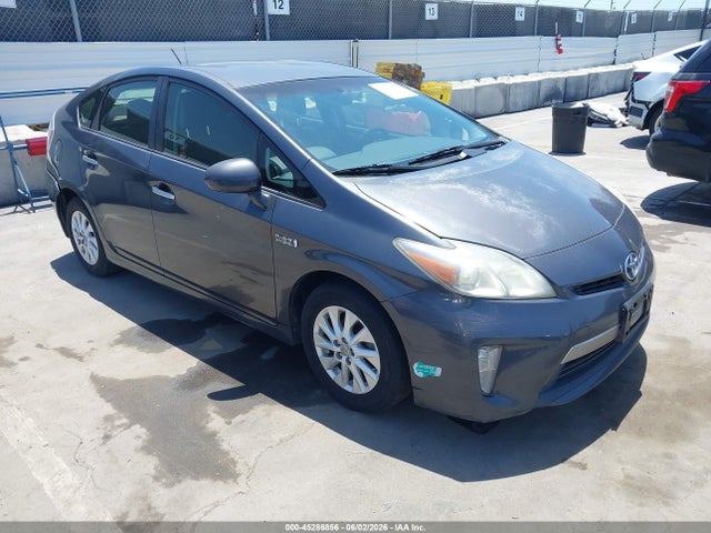 Salvage Toyota Prius Image