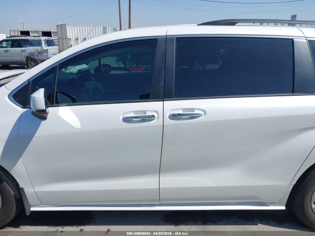 Toyota Sienna Xle