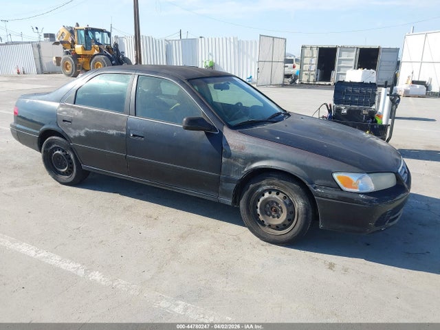 Salvage Toyota Camry Image