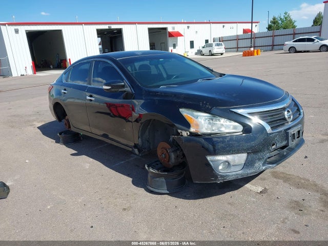 Salvage Nissan Altima Image