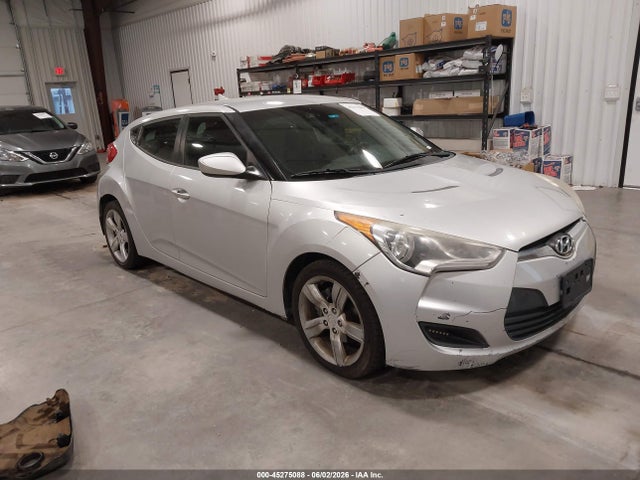 Salvage Hyundai VELOSTER Image