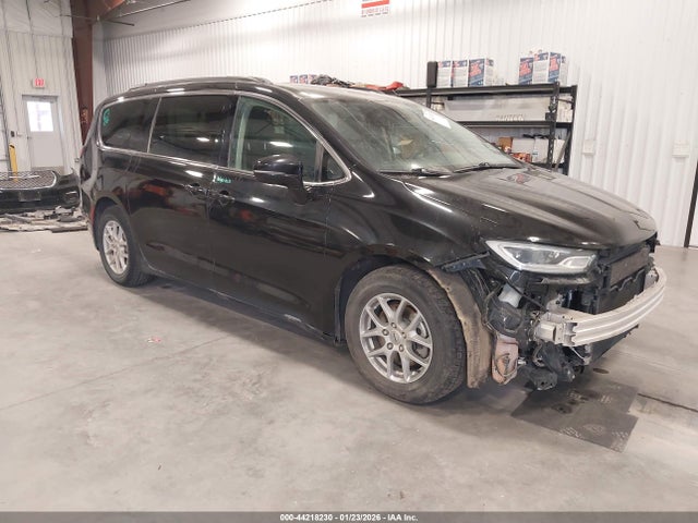 Salvage Chrysler Pacifica Image