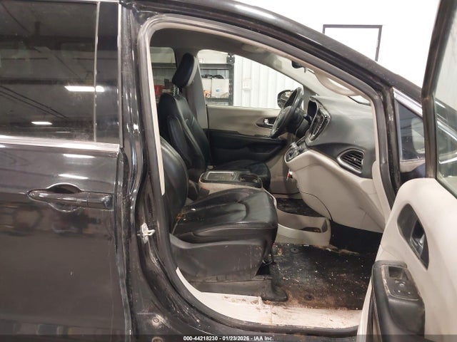 Chrysler Pacifica Touring L