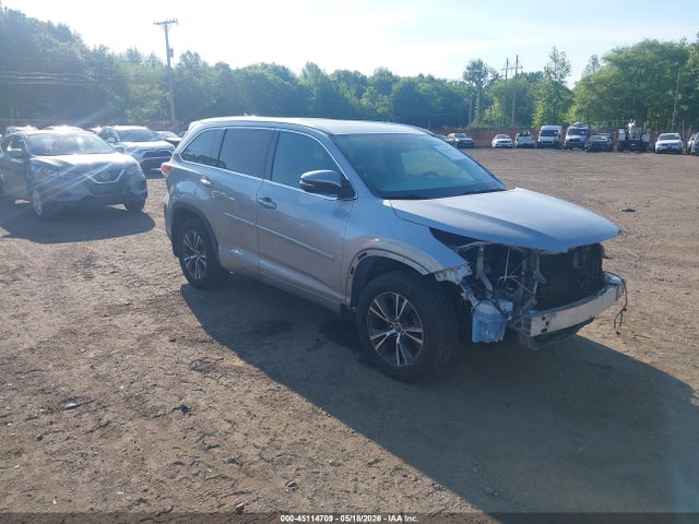 Salvage Toyota Highlander Image