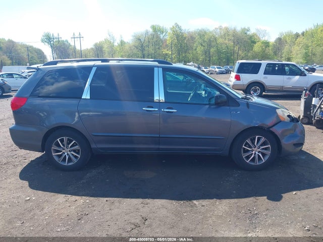 Toyota Sienna Le