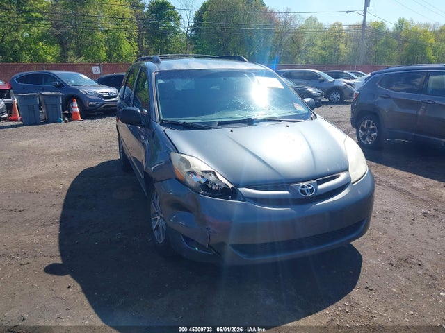 Toyota Sienna Le