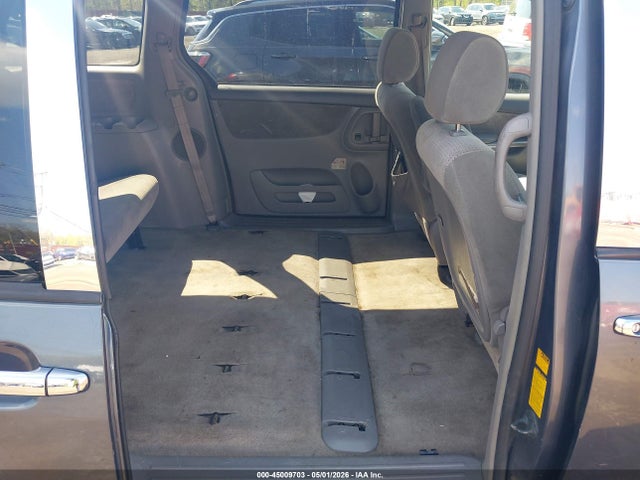 Toyota Sienna Le